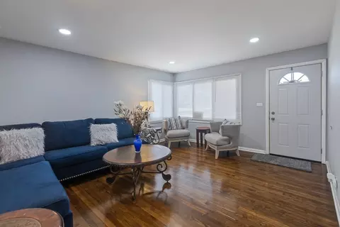 Living - 3145 Nottingham Ave, Markham, IL 60426 photo 1 of 2