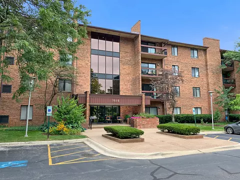 7515 Nantucket Dr #404, Darien, IL 60561