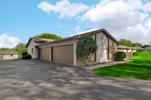 5202 Winslow Cir #C, Mchenry, IL 60050