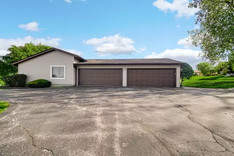 5202 Winslow Cir #C, Mchenry, IL 60050 photo 2