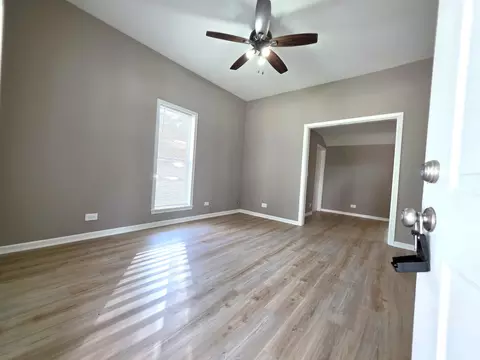 270 Villa St, Elgin, IL 60120 photo 4