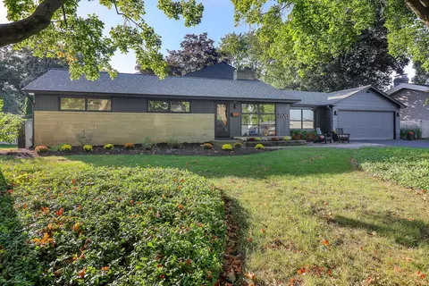 520 N Pine St, Geneva, IL 60134