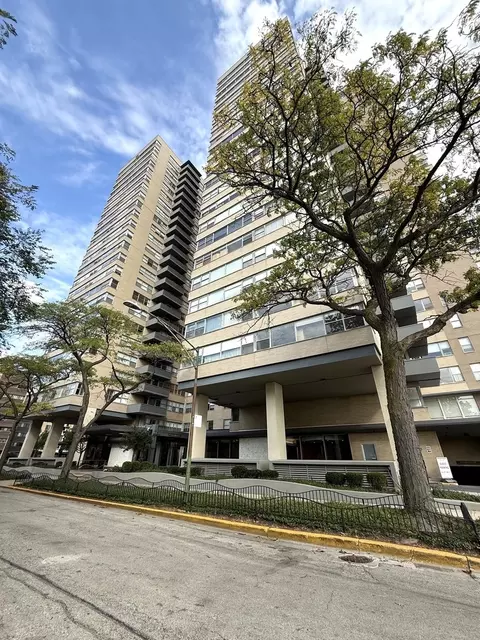 6301 N Sheridan Rd #19V, Chicago, IL 60660