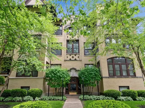 300 N Oak Park Ave #1, Oak Park, IL 60302
