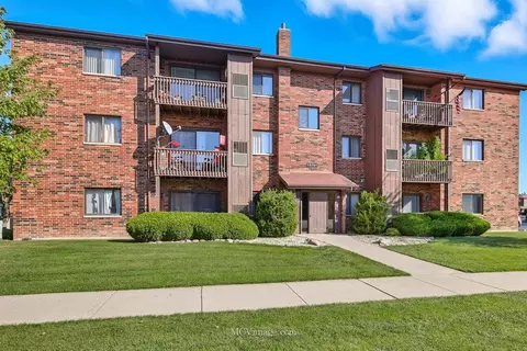15701 Peggy Ln #3, Oak Forest, IL 60452