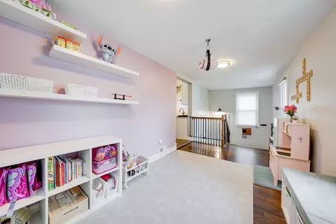 Entry Way - 1107 E Prairie Ave, Des Plaines, IL 60016 photo 1 of 3