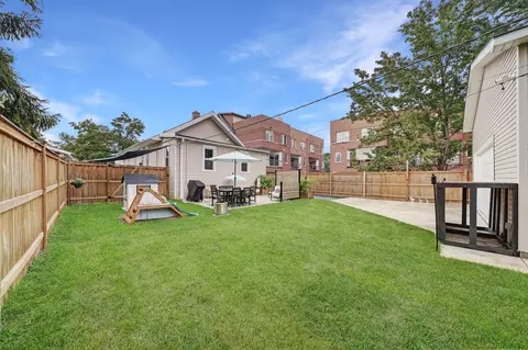 Exterior - 1107 E Prairie Ave, Des Plaines, IL 60016 photo 3 of 6