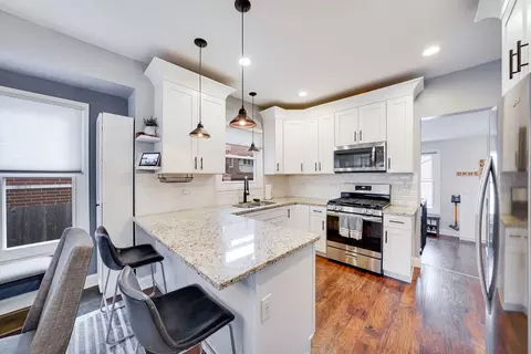 Kitchen - 1107 E Prairie Ave, Des Plaines, IL 60016 photo 1 of 3