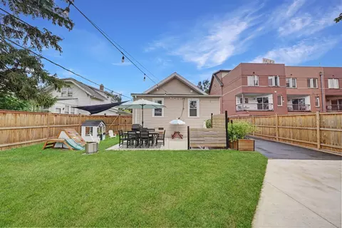 Exterior - 1107 E Prairie Ave, Des Plaines, IL 60016 photo 6 of 6