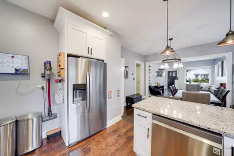 Kitchen - 1107 E Prairie Ave, Des Plaines, IL 60016 photo 2 of 3