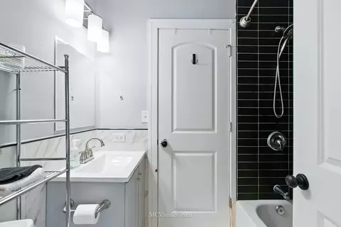 Bath - 15514 Ridgeway Ave, Markham, IL 60428 photo 1 of 1