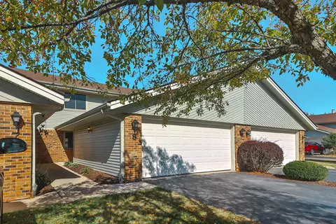7352 Colosseum Dr #8, Rockford, IL 61107