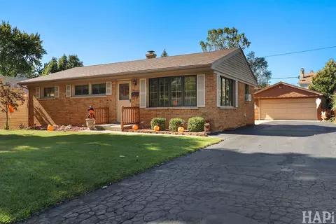 311 Brown St, Wauconda, IL 60084