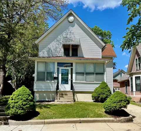 370 North St, Elgin, IL 60120