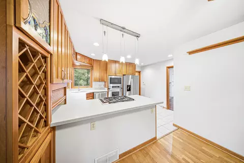 814 Woodlawn Dr, Dekalb, IL 60115 photo 8