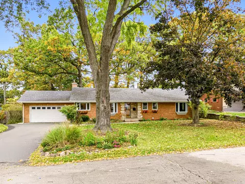 814 Woodlawn Dr, Dekalb, IL 60115 photo 4