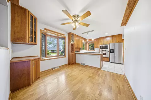 814 Woodlawn Dr, Dekalb, IL 60115 photo 6