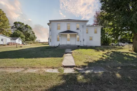 2683 W Florence Rd, Freeport, IL 61032