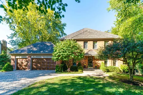832 Interlaken Ln, Libertyville, IL 60048