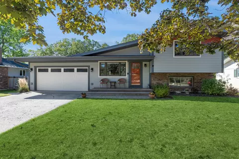 422 Northgate Rd, Lindenhurst, IL 60046