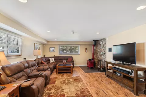 422 Northgate Rd, Lindenhurst, IL 60046 photo 14