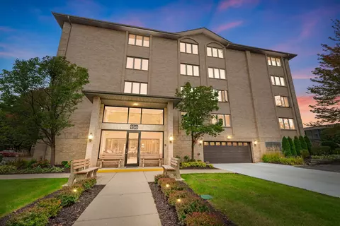 9510 S Kolmar Ave #406, Oak Lawn, IL 60453