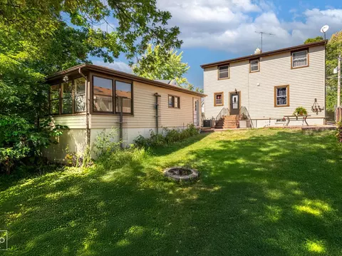 4 Ridge Rd, Lemont, IL 60439
