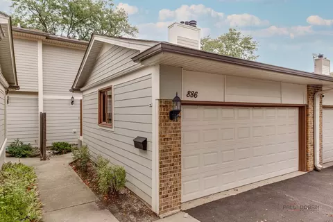 886 Swan Ln, Deerfield, IL 60015