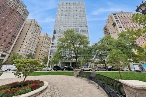 2400 N Lakeview Ave #1106, Chicago, IL 60614