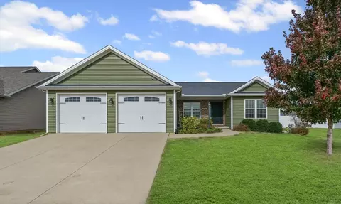 2022 Prairie Grass Ln, Mahomet, IL 61853