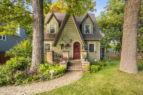 501 Dodson St, Geneva, IL 60134