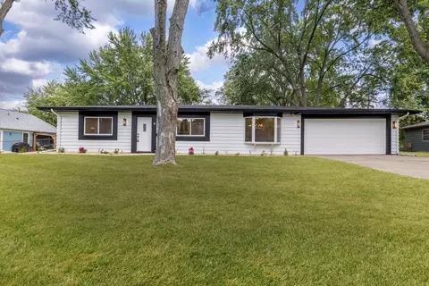 4 Circle Ct, Montgomery, IL 60538