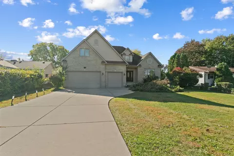 15 W749 79th St, Burr Ridge, IL 60527
