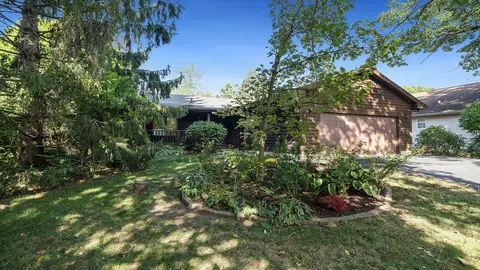 204 SE King Henry Rd, Poplar Grove, IL 61065