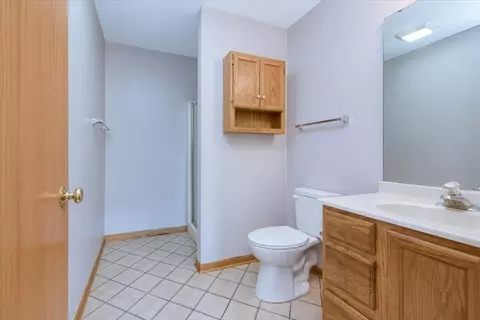 Bath - 480 S Peace Rd, Sycamore, IL 60178 photo 2 of 2