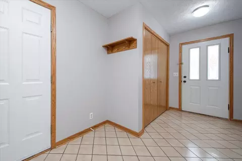 Entry Way - 480 S Peace Rd, Sycamore, IL 60178 photo 1 of 3