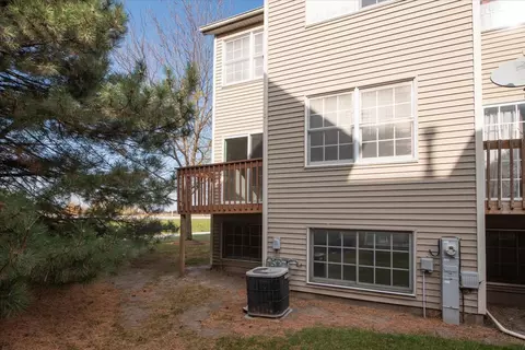 Exterior - 480 S Peace Rd, Sycamore, IL 60178 photo 2 of 2