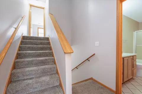 Entry Way - 480 S Peace Rd, Sycamore, IL 60178 photo 3 of 3