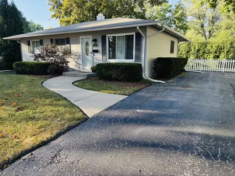 234 Mohawk Trl, Buffalo Grove, IL 60089