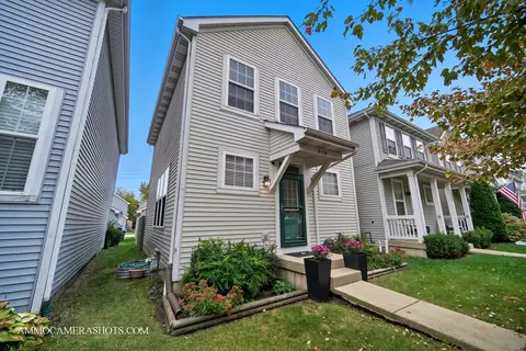 2136 Grayhawk Dr, Aurora, IL 60503