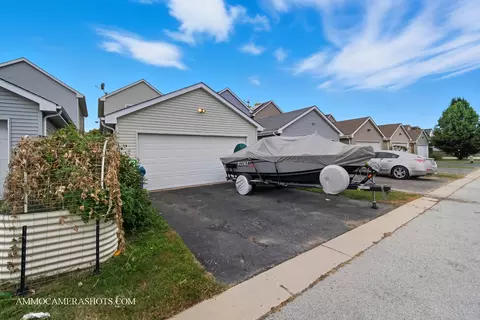 Exterior - 2136 Grayhawk Dr, Aurora, IL 60503 photo 8 of 8