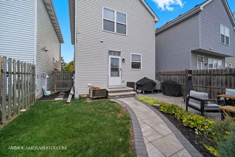 Exterior - 2136 Grayhawk Dr, Aurora, IL 60503 photo 7 of 8