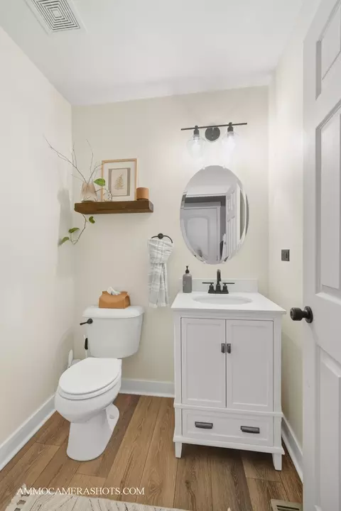 Bath - 2136 Grayhawk Dr, Aurora, IL 60503 photo 1 of 3