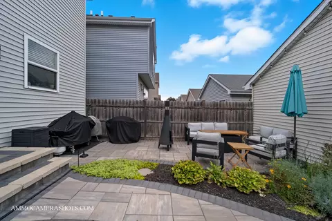 Exterior - 2136 Grayhawk Dr, Aurora, IL 60503 photo 6 of 8