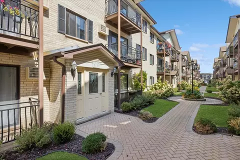 5143 N East River Rd #152B, Chicago, IL 60656