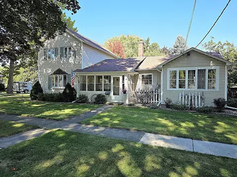 18 W Steward St, Plano, IL 60545