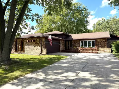 701 Brookside Ln, Frankfort, IL 60423