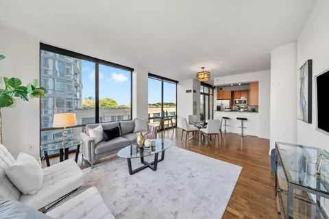 Living - 233 E 13th St #601, Chicago, IL 60605 photo 4 of 6