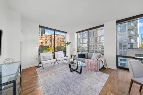 Living - 233 E 13th St #601, Chicago, IL 60605 photo 2 of 6