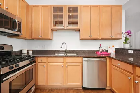 Kitchen - 233 E 13th St #601, Chicago, IL 60605 photo 3 of 4